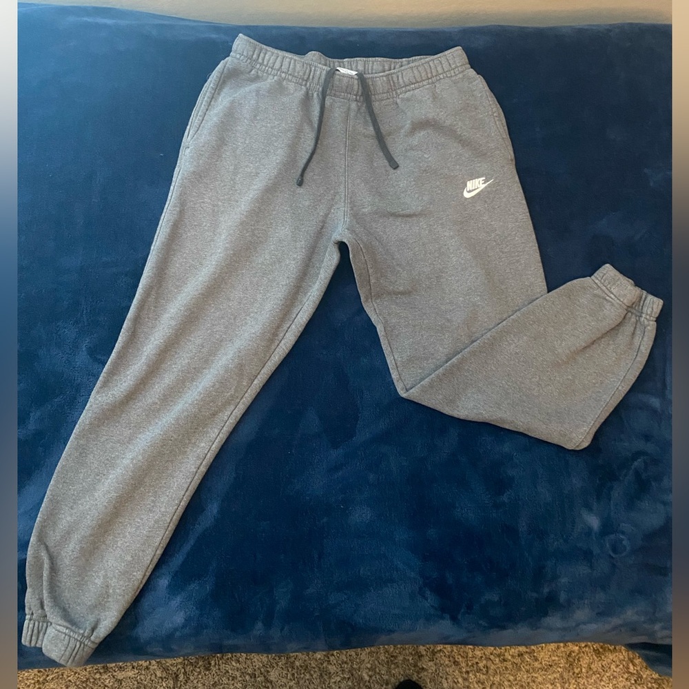 - Men’s Nike gray sweatpants/ joggers L
